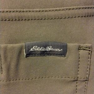 Eddie Bauer NWOT Men's Rainer Shorts Size 40 Dark Green